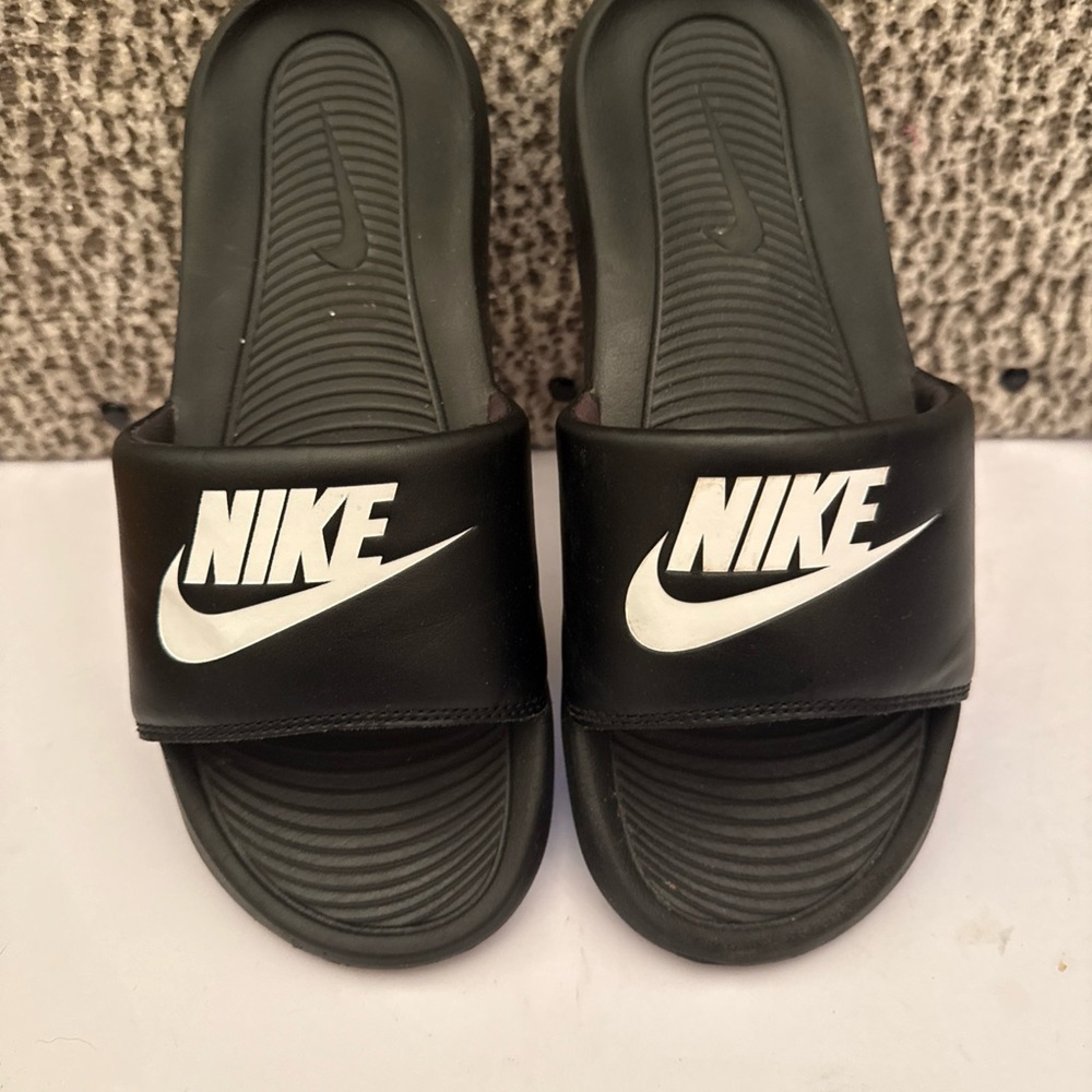 Nike Unisex Victori One Slides - Black/White  CN9675-002 Expeditedship Size 7